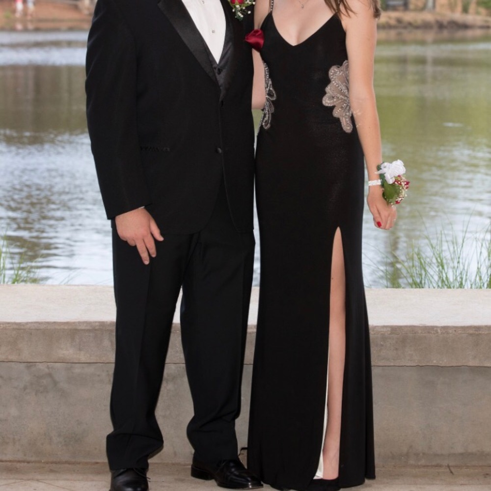 Stunning black prom/formal/evening gown can fit2-6